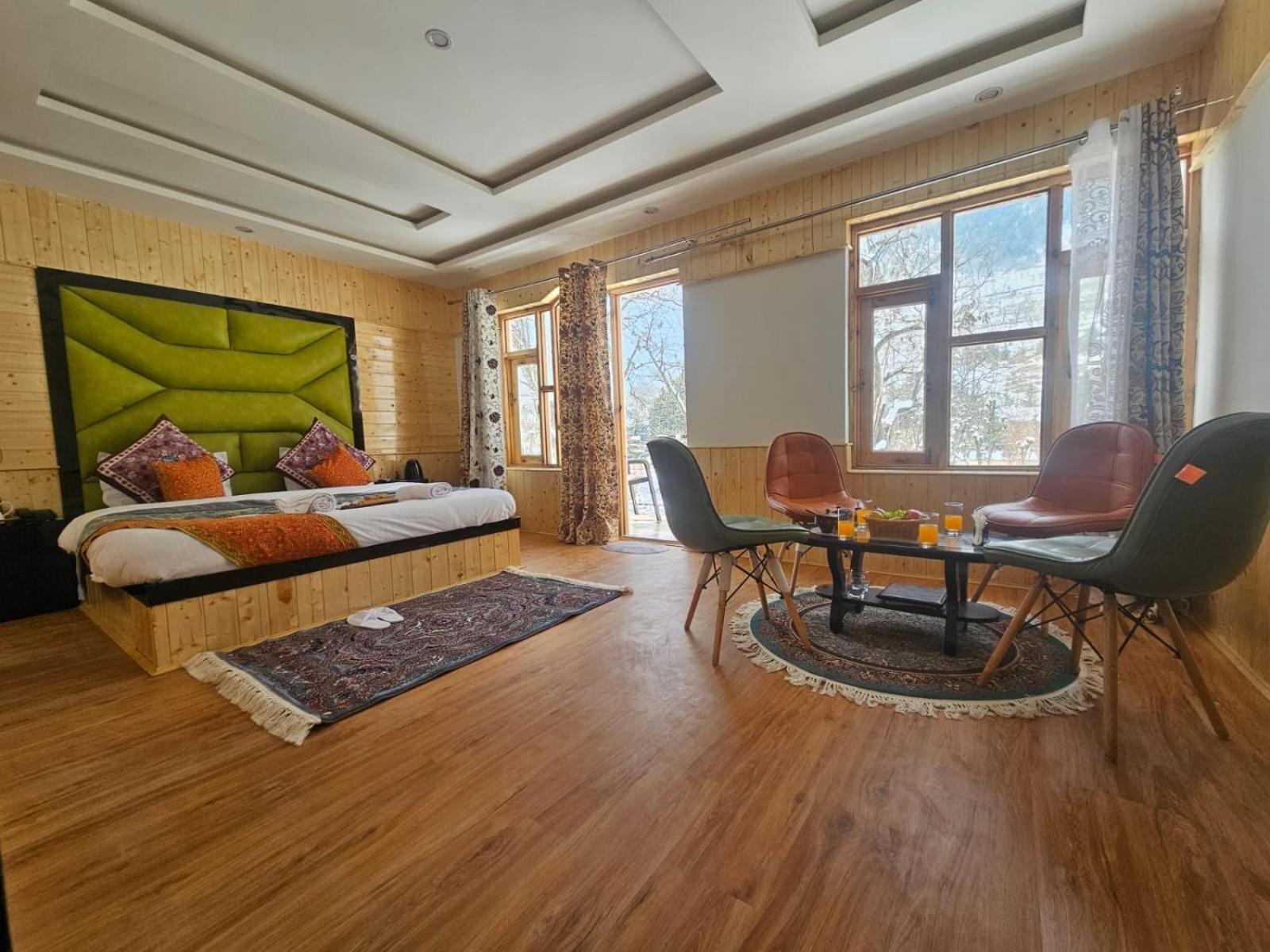 Delta View Hotel Pahalgam Exterior photo